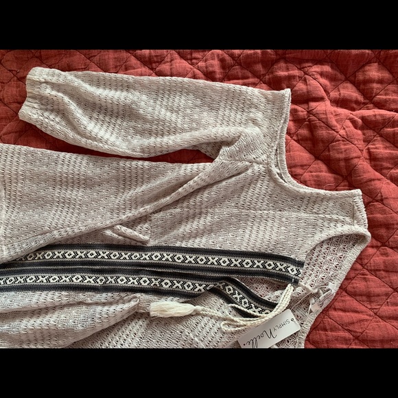 4/$25 Knit cold shoulder tunic - Picture 5 of 6